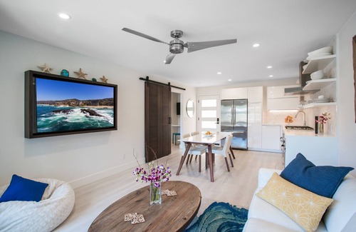 San Clemente Condo | 🌺 ACROSS STREET FROM BEACH, PEEK-A-BOO OCEAN VIEW, BBQ, WALK TO TOWN 🌺