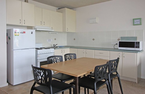Flynns Beach Apartment | Across The Road From Flynn's Beach
