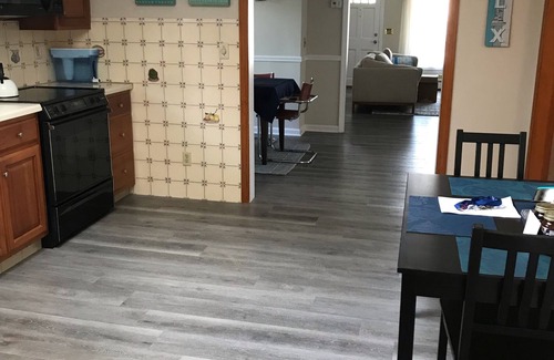 Momauguin House | Actually 1 minute walk to private beach/5 to town beach! Renovated/pet friendly