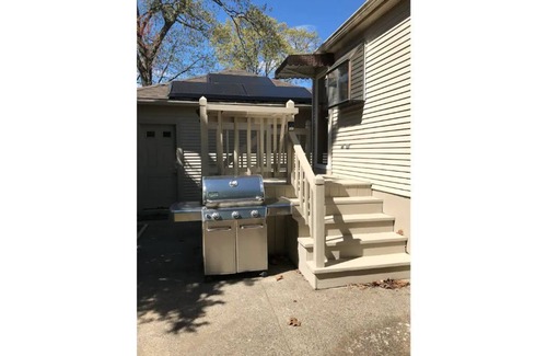 Momauguin House | Actually 1 minute walk to private beach/5 to town beach! Renovated/pet friendly