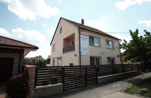Sarvar Apartment | Adél Apartman