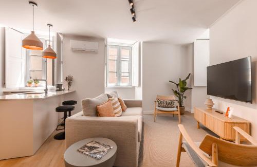 Misericordia Apartment | AD2 Renovated Charm in Prime Location with AC