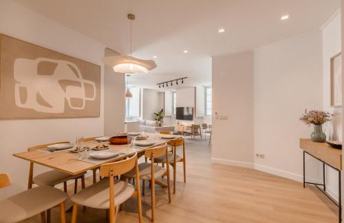Misericordia Apartment | AD2 Renovated Charm in Prime Location with AC