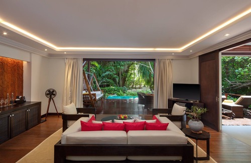 Meedhupparu Hotel | Adaaran Select Meedhupparu - 45 Minutes from Male by Seaplane