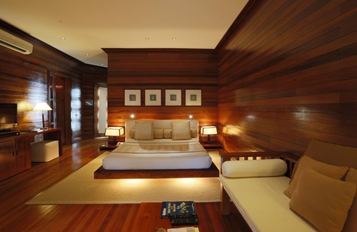 Meedhupparu Hotel | Adaaran Select Meedhupparu - 45 Minutes from Male by Seaplane
