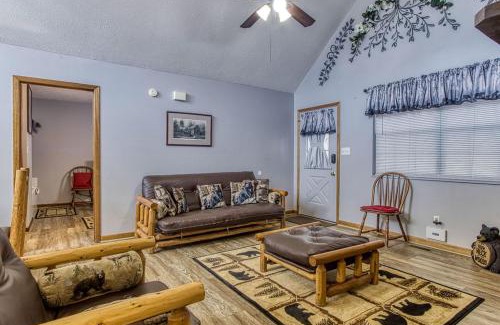 Pigeon Forge House | Adalynn's Mountain Retreat-Hot Tub, Cozy Cabin Retreat in the Smokies Comfort & Fun for All