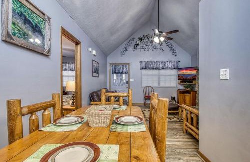 Pigeon Forge House | Adalynn's Mountain Retreat-Hot Tub, Cozy Cabin Retreat in the Smokies Comfort & Fun for All