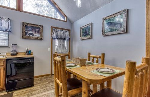 Pigeon Forge House | Adalynn's Mountain Retreat-Hot Tub, Cozy Cabin Retreat in the Smokies Comfort & Fun for All