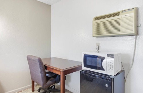 Dothan Hotel | Adams Inn