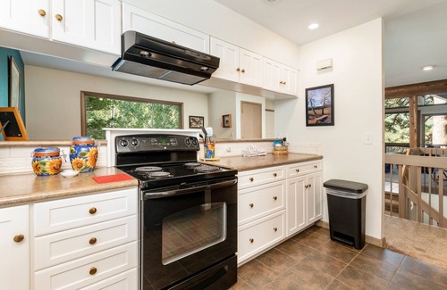 Windcliff Estates House | Adams Vacation Home at Windcliff by RedAwning