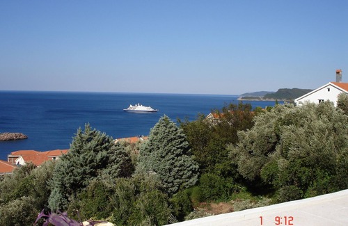 Sveti Stefan Apartment | Adapted house in a Mediterranean style, children u. Pet friendly, very good nature