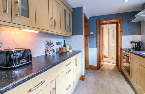 Calwich Cottage | ADELAIDE COTTAGE, with pool in Ashbourne