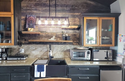 Brookings Cottage | Adele's Oceanside Retreat on Brookings best private beach Kid & Pet friendly!