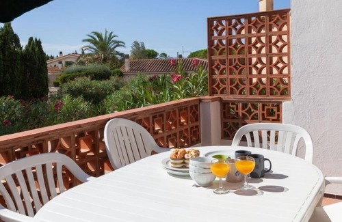 L'Escala Apartment | Adelfa apt 6 by Interhome