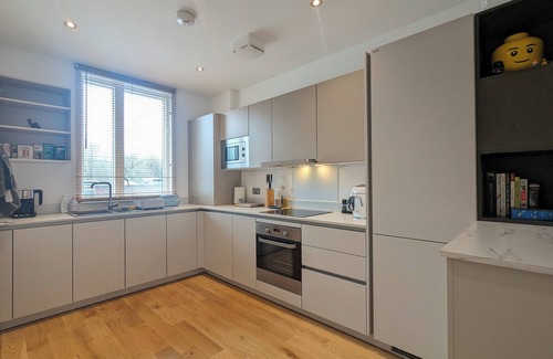 Salford Apartment | Adelphi Townhouse | Contemporary 2 Bed 1 bath 1 WC