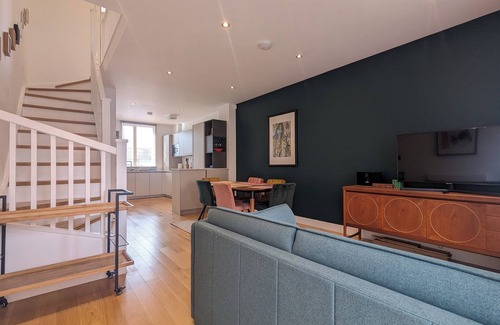 Salford Apartment | Adelphi Townhouse | Contemporary 2 Bed 1 bath 1 WC