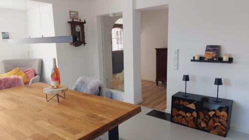 Hillesheim House | Adenauer Zwölf - Das 5 Sterne Ferienhaus mit Sauna und Garten am Eifelsteig