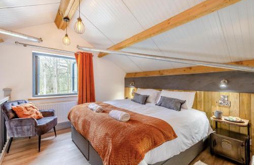 Kingswood House | Aderyn Du