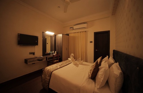 Periamet Hotel | Adhava Park Inn