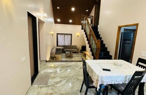 Wai House | Adhiraj Villa is a luxurious villa located in Panchgani-Mahabaleshwar Road.