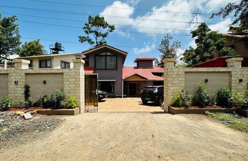 Wai House | Adhiraj Villa is a luxurious villa located in Panchgani-Mahabaleshwar Road.