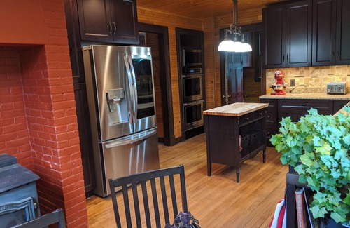 Saranac Lake House | Adirondack Artist Retreat -spacious 5 bedroom w/9 person hot tub and more!