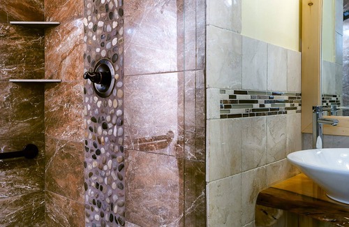 Wilmington Hotel | Adirondack Spruce Lodge