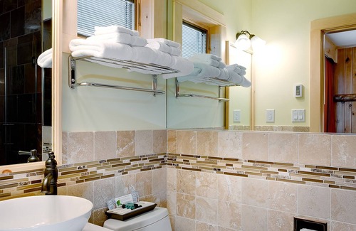 Wilmington Hotel | Adirondack Spruce Lodge