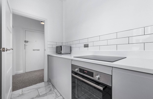 Westminster Apartment | Adjacent to Buckingham Palace & Westminster Abbey