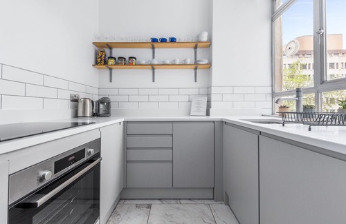Westminster Apartment | Adjacent to Buckingham Palace & Westminster Abbey