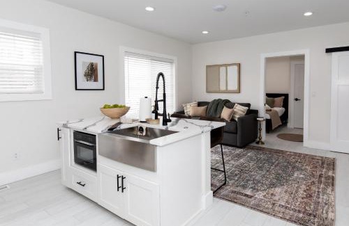 Sandusky House | Adjoining Condominium Units Sleeps 12 in Downtown Sandusky!