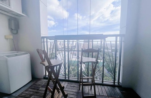 Ermita Night District Apartment | Admiral Baysuites 1br Staycation Condo with Seaview