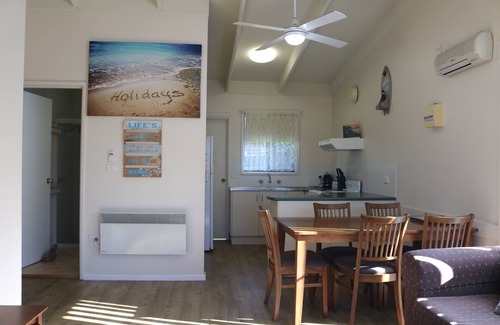 Merimbula Apartment | Admirals Lodge: Unit 1: Pet friendly