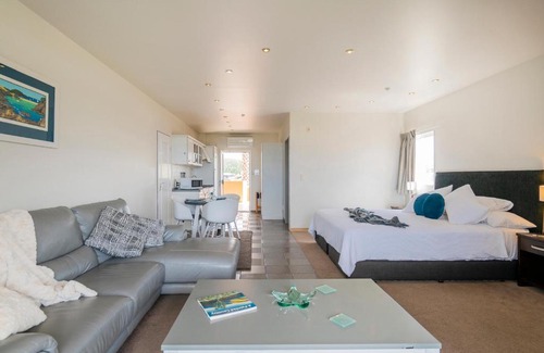 Whitianga House | Admiralty Aerie 209 - Whitianga Studio Holiday Apartment