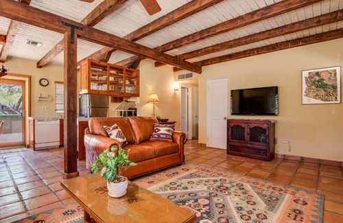 Cortaro House | Adobe Home w/Mt Views -Hacienda Del Cholla
