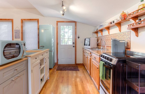 Milford House | Adorable studio on the Huron River in the Village of Milford.