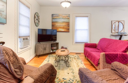 Milford House | Adorable studio on the Huron River in the Village of Milford.