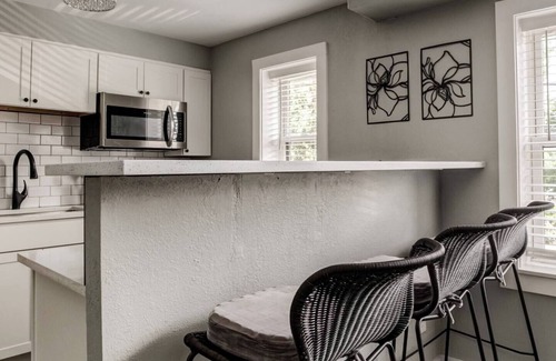 Country Club Plaza Area Apartment | Adorable 1 Bdrm Condo On The Plaza 48