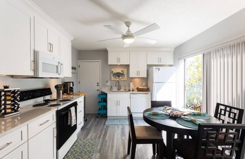 Sarasota House | Adorable 1 Bedroom, 1 Bath guesthouse < 1block to Lido Beach