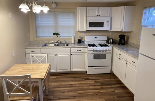 Des Moines House | Adorable 1 bedroom duplex in quiet neighborhood.