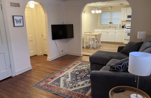 Des Moines House | Adorable 1 bedroom duplex in quiet neighborhood.