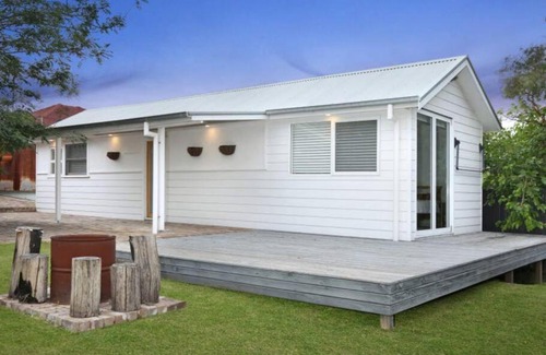 Primbee Villa | Adorable 1 bedroom guesthouse with firepit