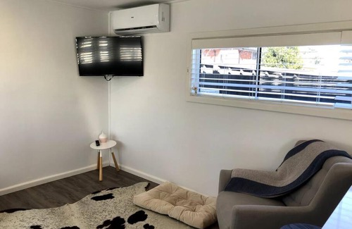 Primbee Villa | Adorable 1 bedroom guesthouse with firepit