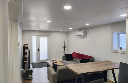 Laval House | Adorable 1-Bedroom in Laval