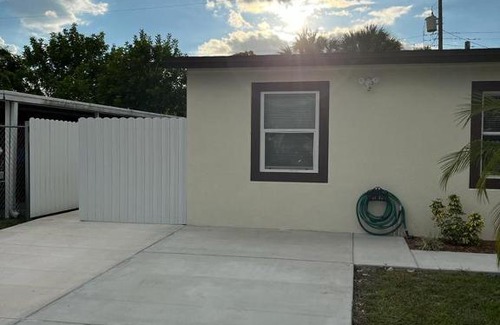 Town N County Park Apartment | Adorable 1 bedroom place with Patio