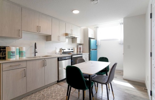 Jasper Place Apartment | Adorable 1 bedroom suite - 8mins from West Edmonton Mall