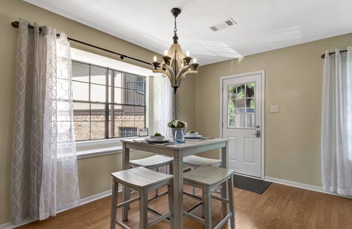 Friendswood Apartment | Adorable 1-bedroom private guesthouse with pool and spa