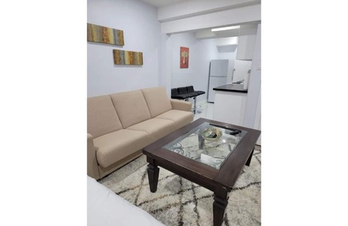 Streetsville Apartment | Adorable 1-BR Basement Unit in Mississauga!