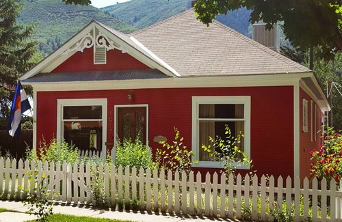 Glenwood Springs House | Adorable 1903 Victorian in the Heart of Glenwood Springs Downtown.