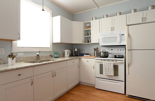 Desoto Lakes House | Adorable 1920s Cottage in a Tropical Wooded Setting!